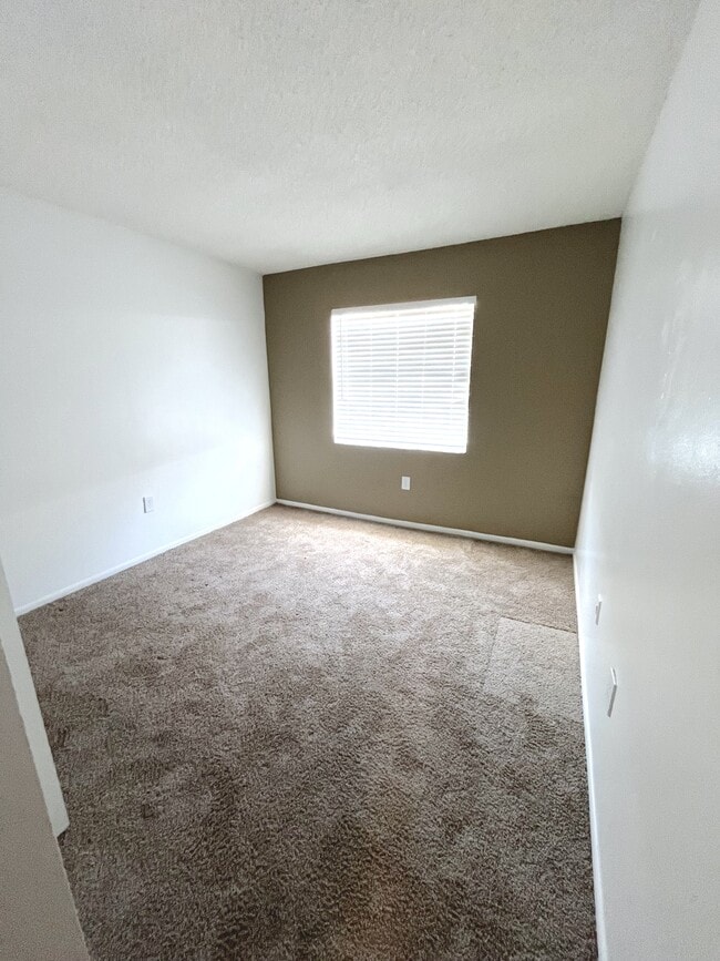 Building Photo - 2537 N Alafaya Trail