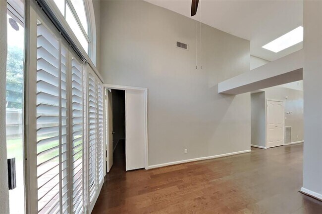 Building Photo - 8538 Sparkling Springs Dr