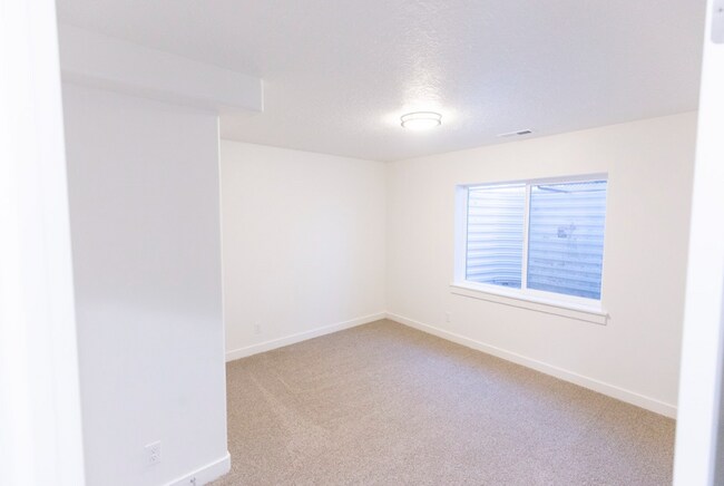 Building Photo - 1062 N Highpass Dr