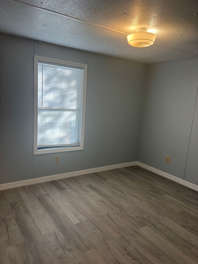 Building Photo - 3bed/2bath home ready now!! rent $1650/mo