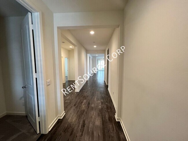 Building Photo - 45016 Marbella St
