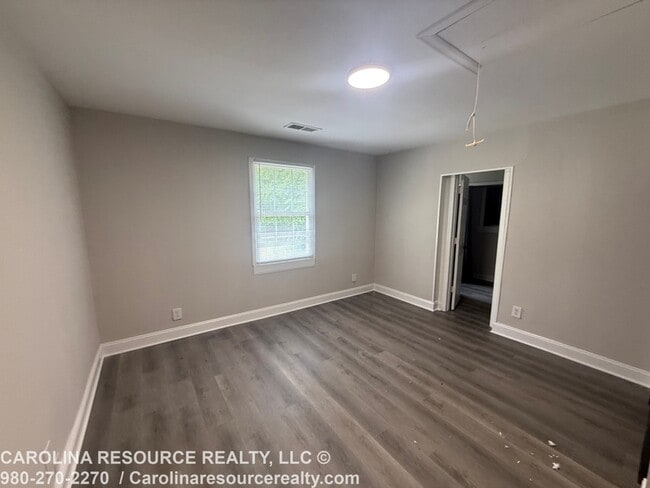 Building Photo - 3005 West Blvd