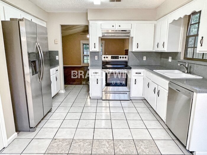 Building Photo - 8077 Springtree Road