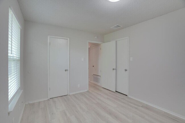 Building Photo - 1206 Westcott Dr