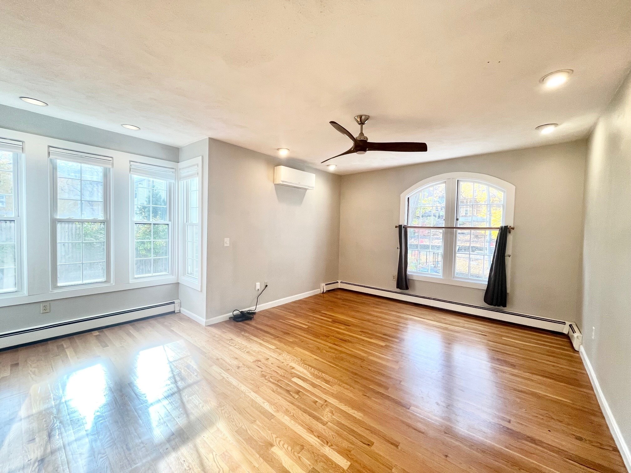 Building Photo - 120 Highland St