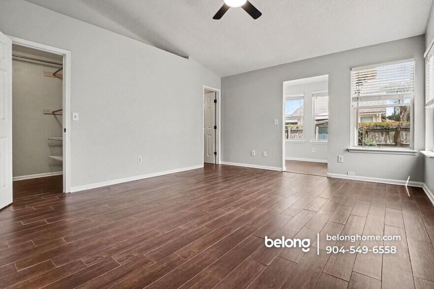 Building Photo - 7641 Rain Forest Dr N