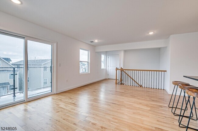 Building Photo - 708 Seaport Dr.
