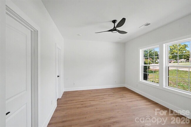 Building Photo - 1709 College Plaza Blvd