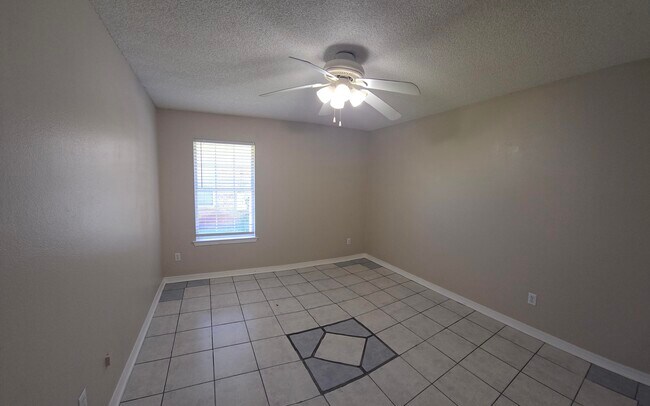 Building Photo - 418 Pristine Water Ln