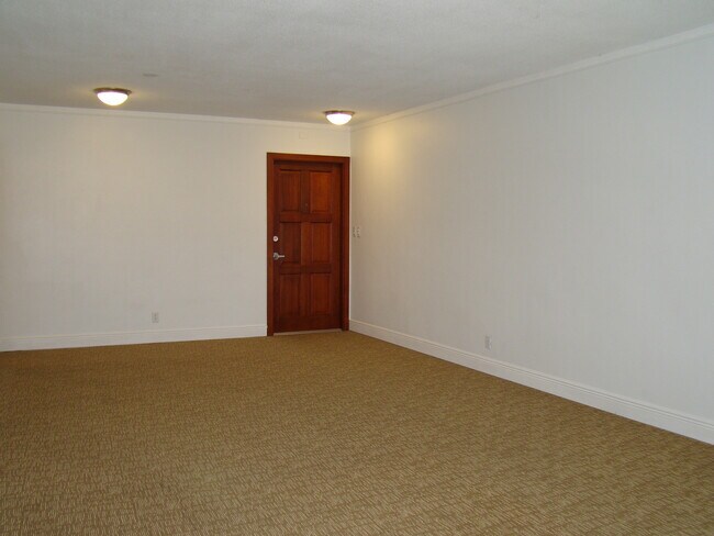 Building Photo - $$ Move-In Special: One Month Free + Compe...