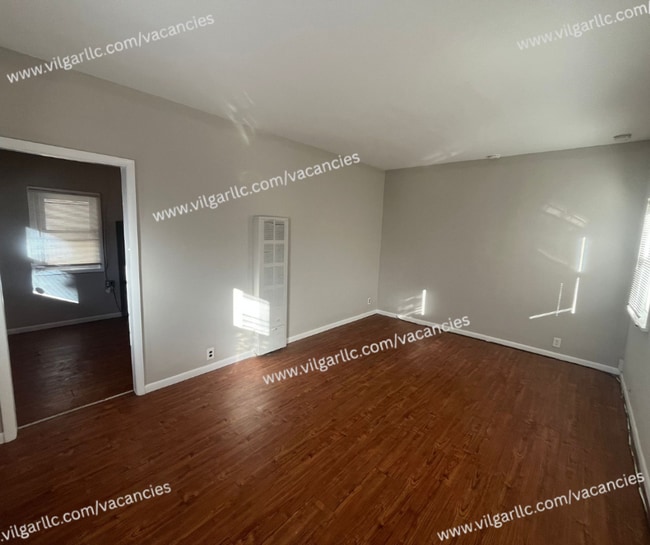 Building Photo - 133-135 N Lindberg St