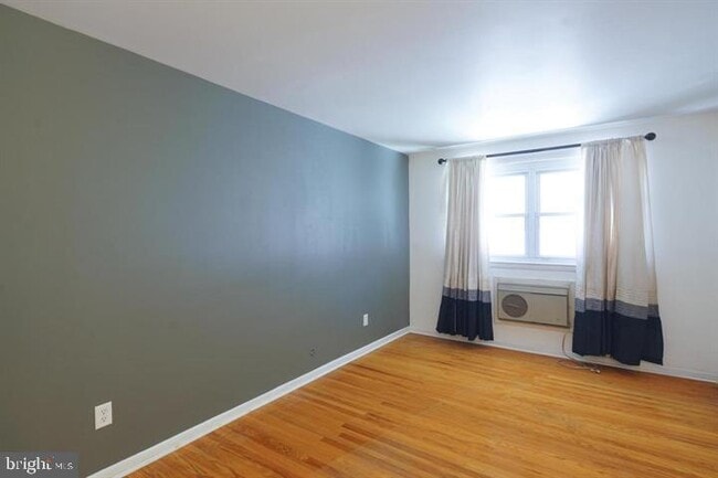 Building Photo - 5428 Vicaris St