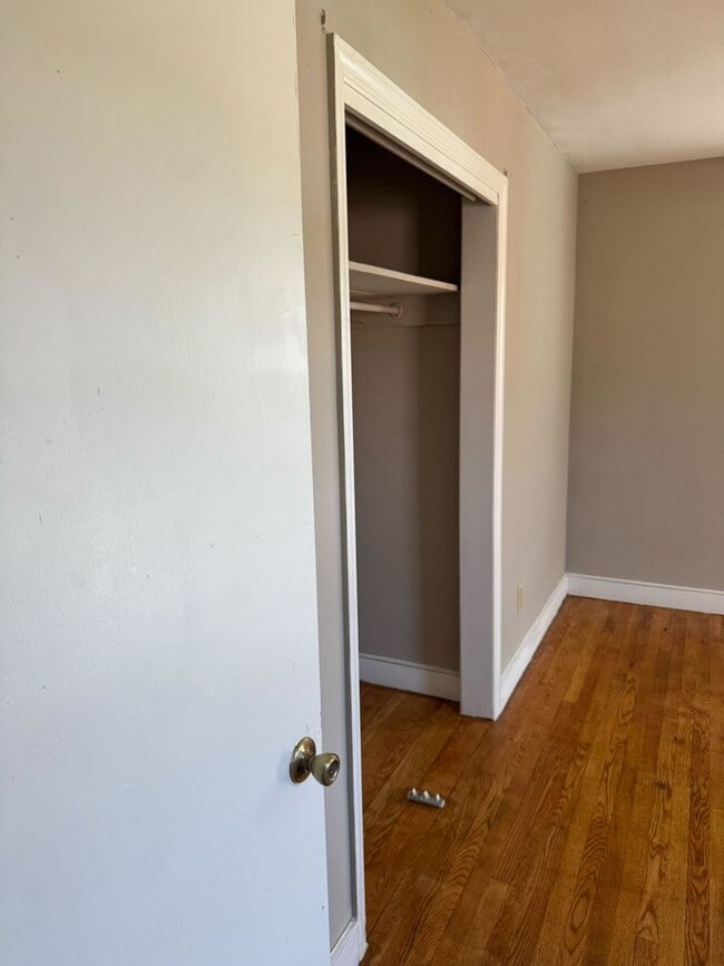 Building Photo - Updated Home with Parking in Radford