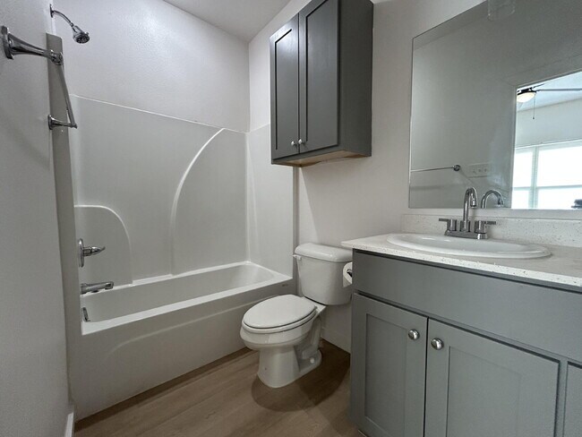 Building Photo - 5703 Kemper St