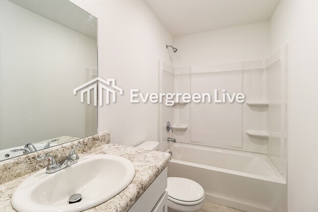 Building Photo - 40 10 Point Ln