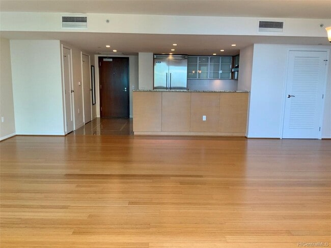 Building Photo - Koolani 4008