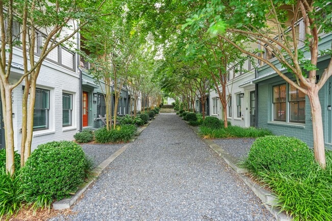 Building Photo - 772 Aerial Way