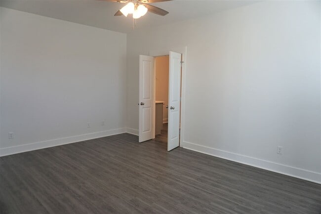 Building Photo - 4 Bedroom, 2 Bath Home in Valley View