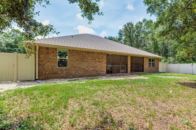 Building Photo - Spacious 4-Bedroom / 3 Bathroom + Office c...