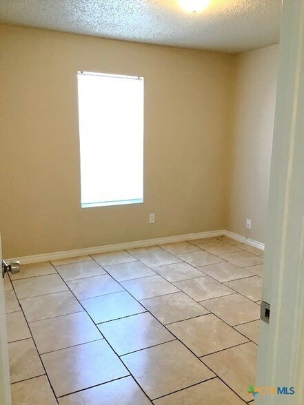 Building Photo - 3001 Indy Dr