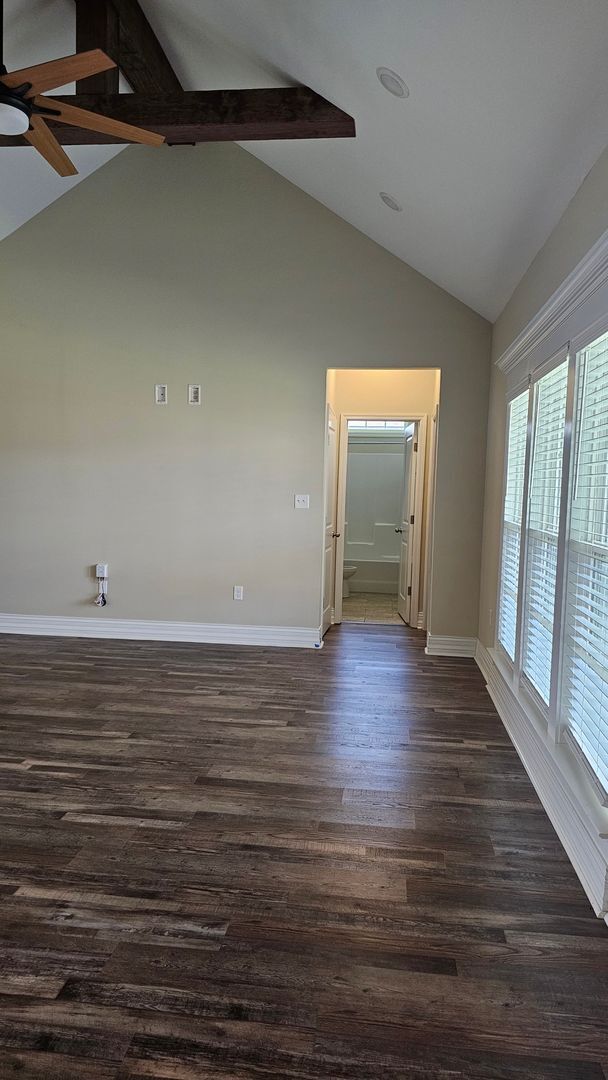 Building Photo - Knights Landing four bedroom home