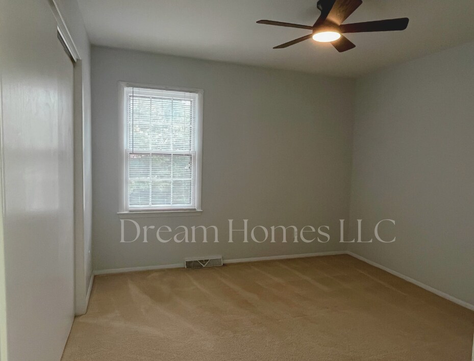 Building Photo - 9924 Ridgemore Dr
