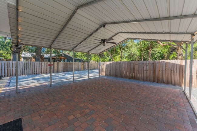 Building Photo - Peaceful Retreat! Just minutes from Niceville!