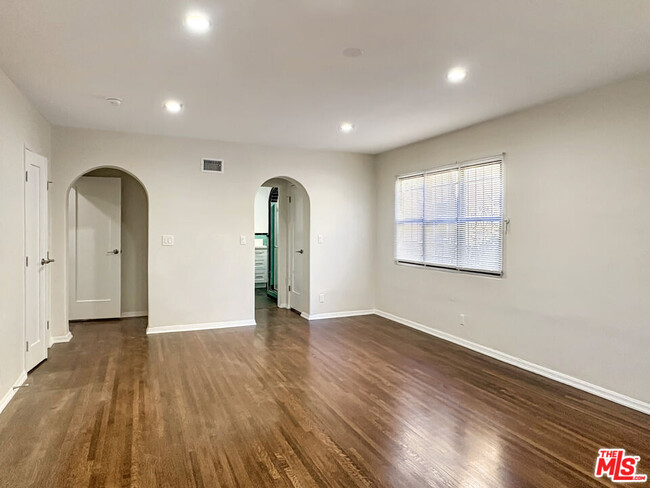 Building Photo - 170 N Orange Dr