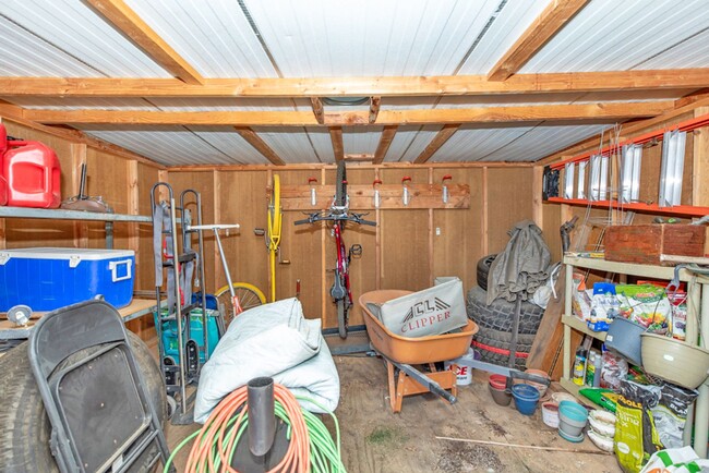 Building Photo - Spacious 2-Bedroom Home with Room to Roam ...