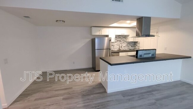 Building Photo - 10402 S White Rock Rd