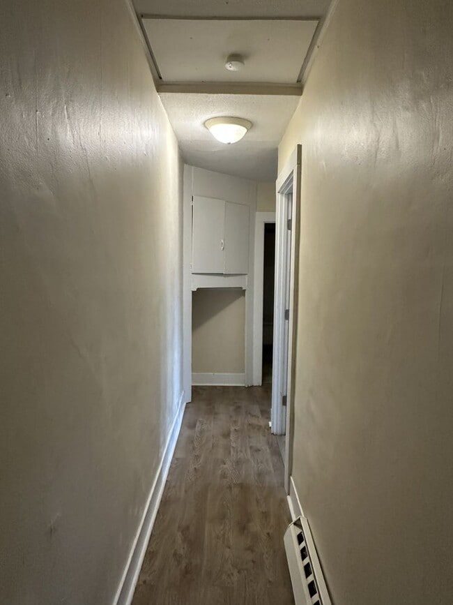 Building Photo - 160-162 Center Street