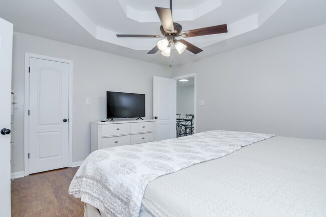 Building Photo - 2003 Helmsdale Ln