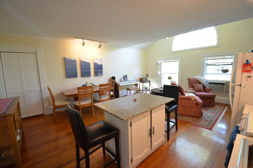 Building Photo - 41 Coolidge St