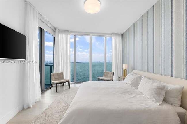 Building Photo - 2900 NE 7th Ave