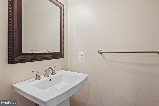 Building Photo - 5926 Talbot Dr