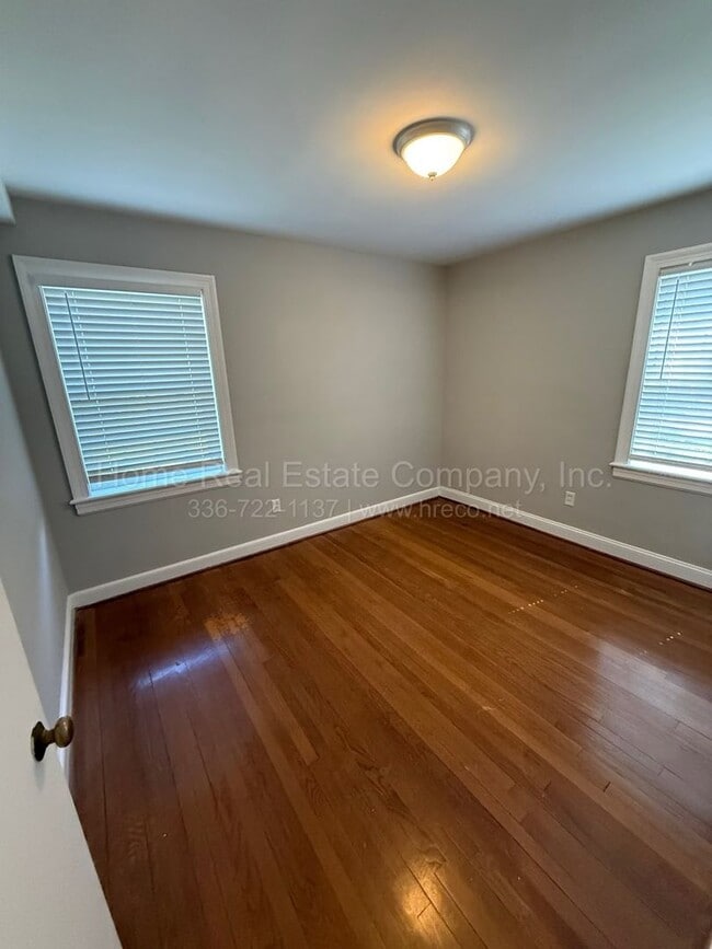 Building Photo - 803 W End Blvd