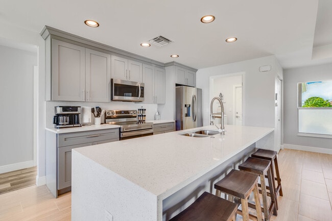 Building Photo - 1621 NE 17th Terrace