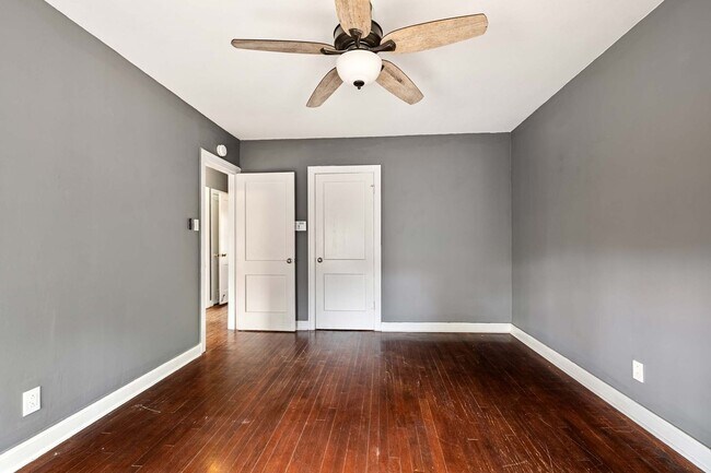 Building Photo - Charming Bryker Woods Retreat