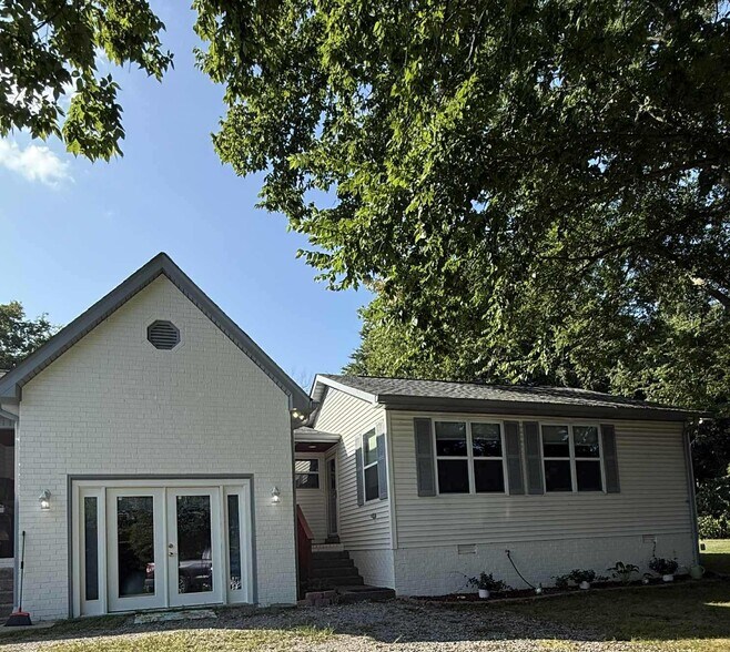 Building Photo - 1008 Windrush Rd