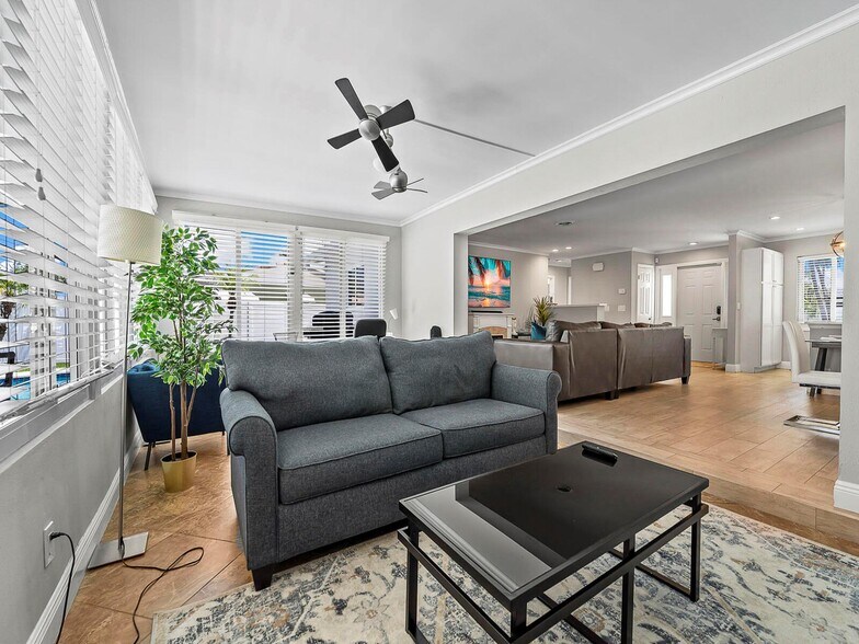 Building Photo - 801 SE 14th St