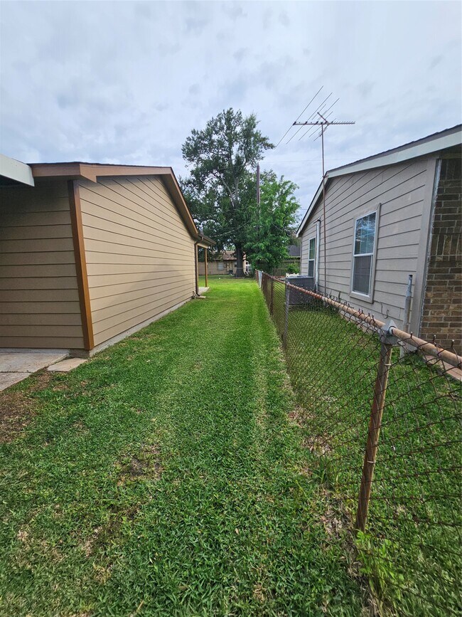 Building Photo - 10230 Pillot St