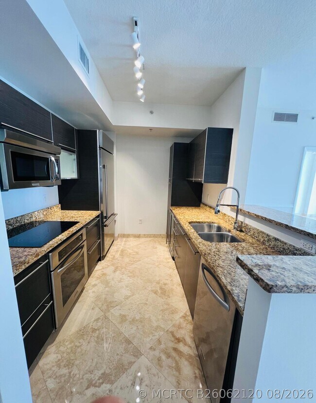 Building Photo - 550 Okeechobee Blvd