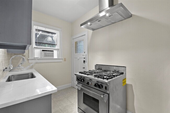 Building Photo - 436 Westmoreland St