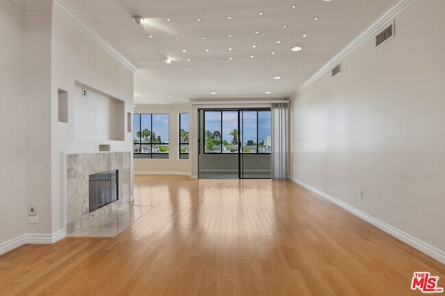 Building Photo - 4443 Ventura Canyon Ave