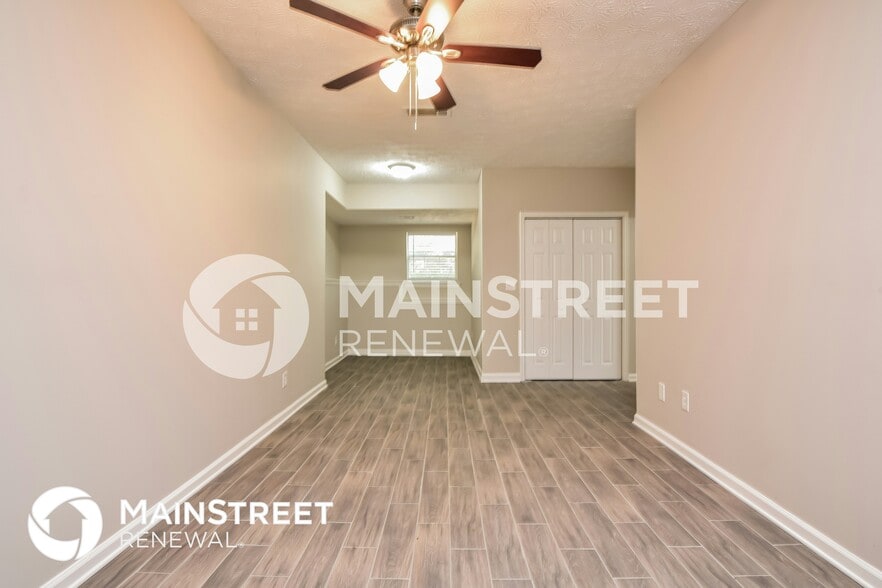 Building Photo - 657 Lake Dr SW