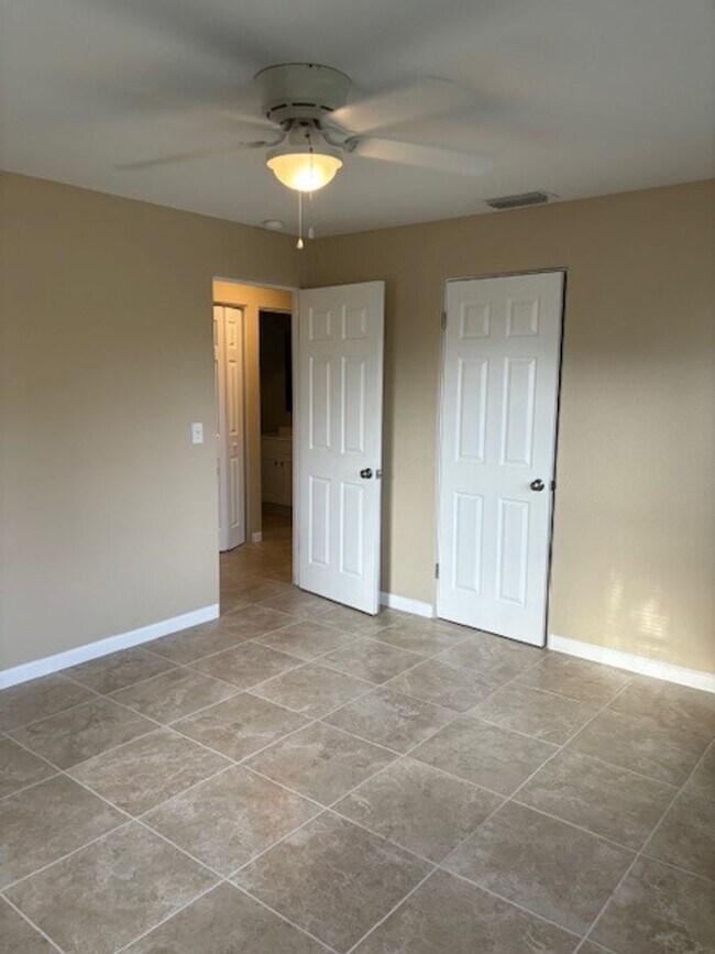 Building Photo - 120 Hardin Pl