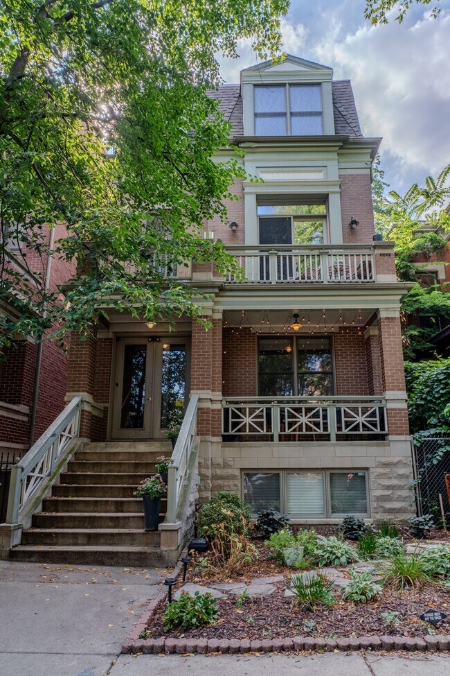 Building Photo - 1550 N Hoyne Ave