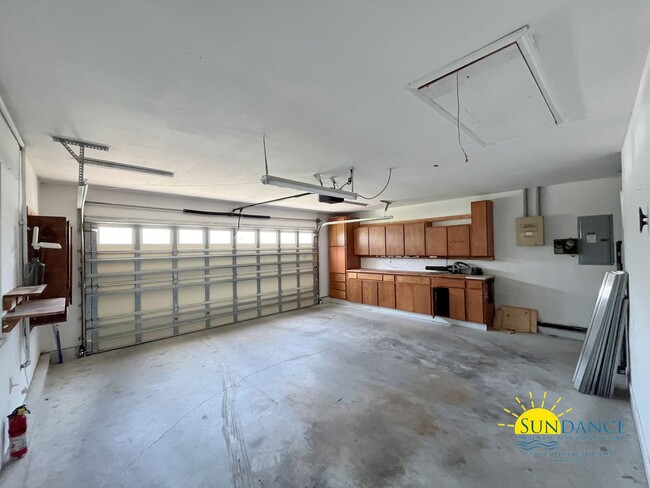 Building Photo - Sparkling Pool Oasis 3 Bedroom + Flex Spac...