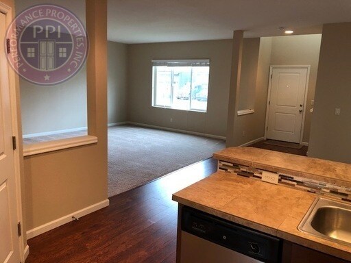 Building Photo - Orenco Station - Beautiful 4 Bedroom Gem! ...
