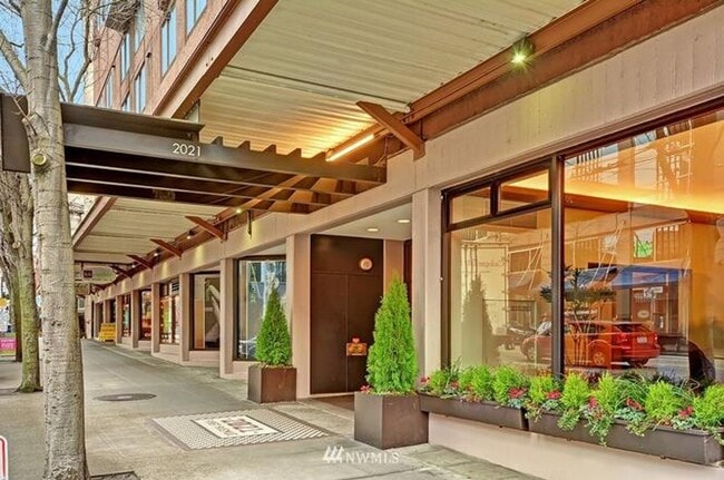 Building Photo - 2Bd/2Ba Seattle Condo